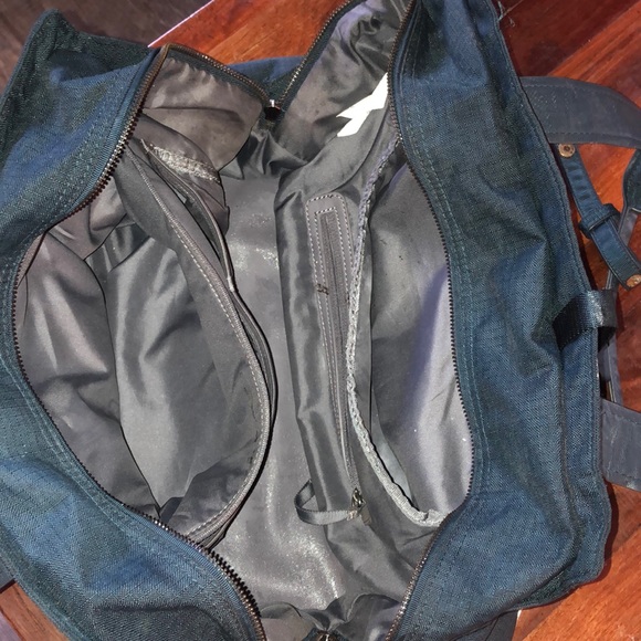 Lululemon “go wold” duffle bag. - Picture 2 of 5